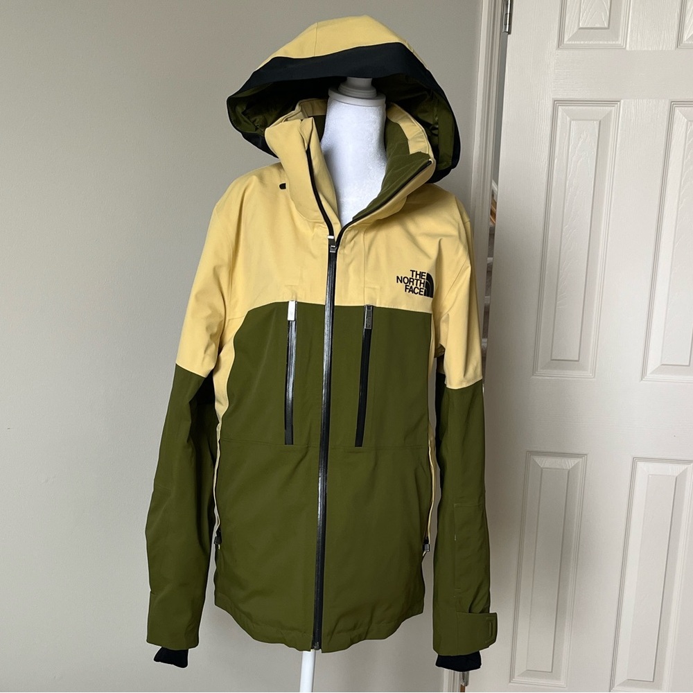 The North Face Men's Chakal Ski & Snowboard Jacket- 2025 edt- SM- New w/o tags